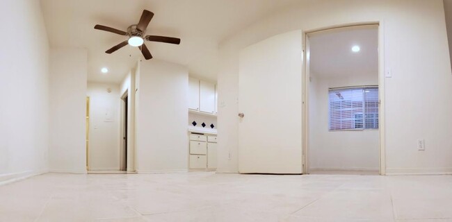 Foto del edificio - 3 bedroom in Van Nuys CA 91406
