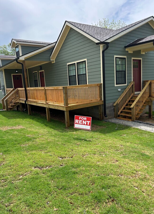 Building Photo - 260 Cedar St