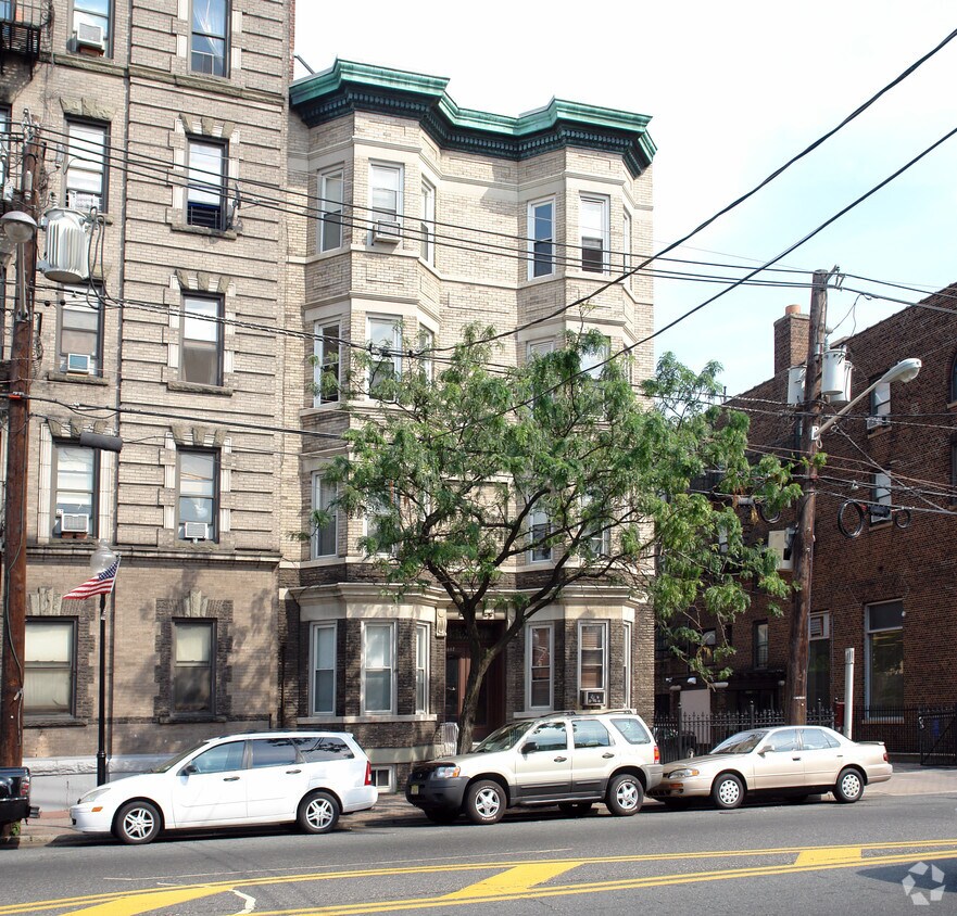 Primary Photo - 3602 Park Ave