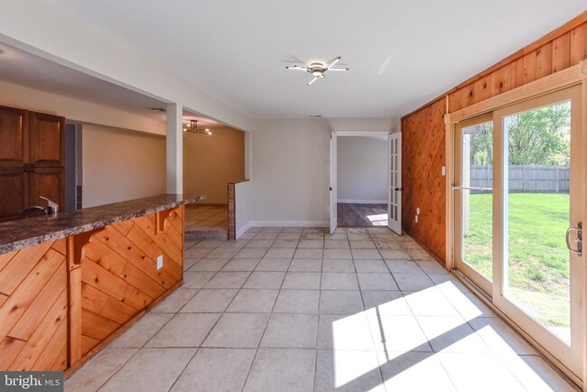 Building Photo - 17 Haines Dr