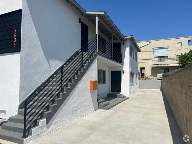 Building Photo - 3636 Kelton Ave