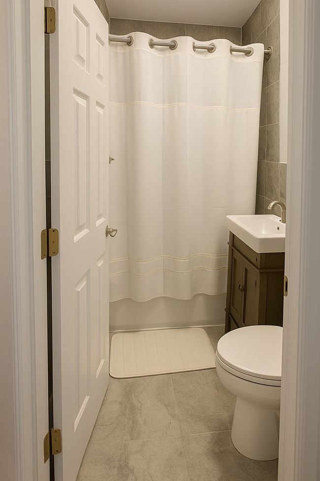 Full Bathroom - 107 Kensington Ave