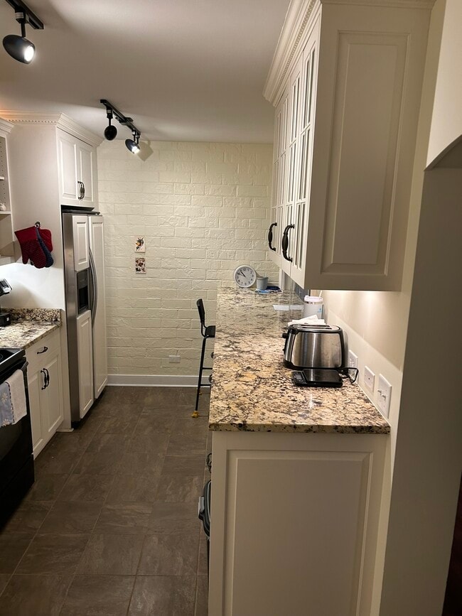 Building Photo - 1800 Jefferson Park Ave