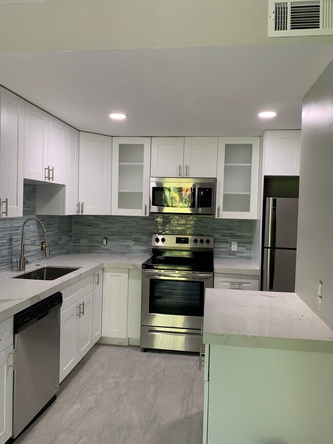 Cocina - 3225 N Andrews Ave