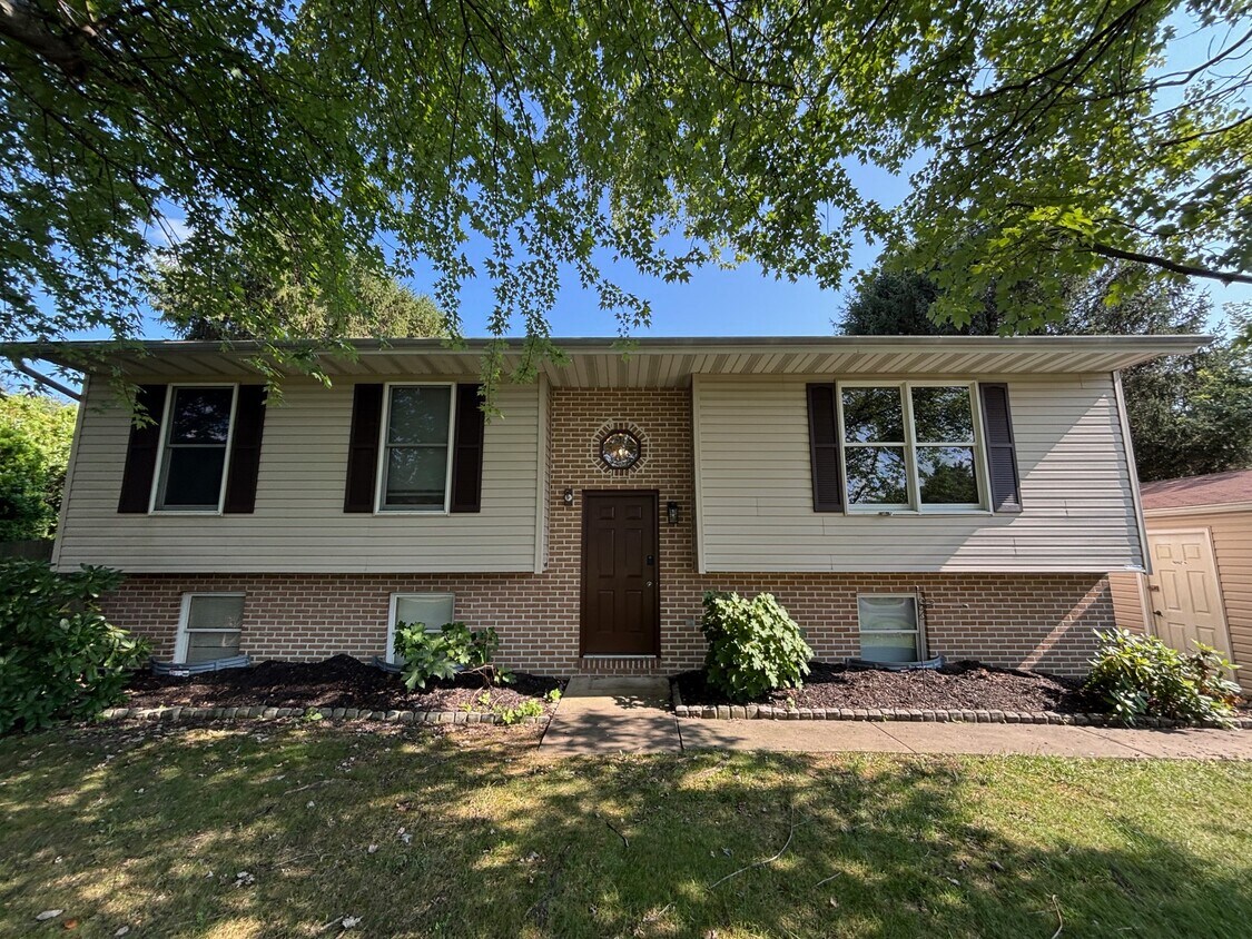 Foto principal - 136 Bayscape Dr