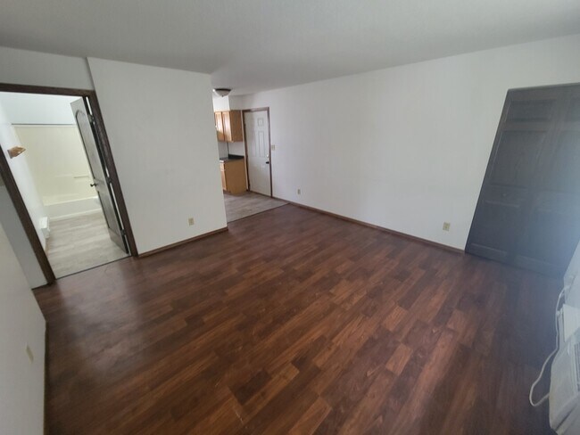 Building Photo - 1122 7th St S