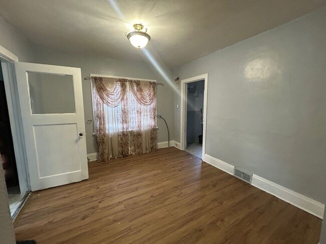 Building Photo - 63 Page St