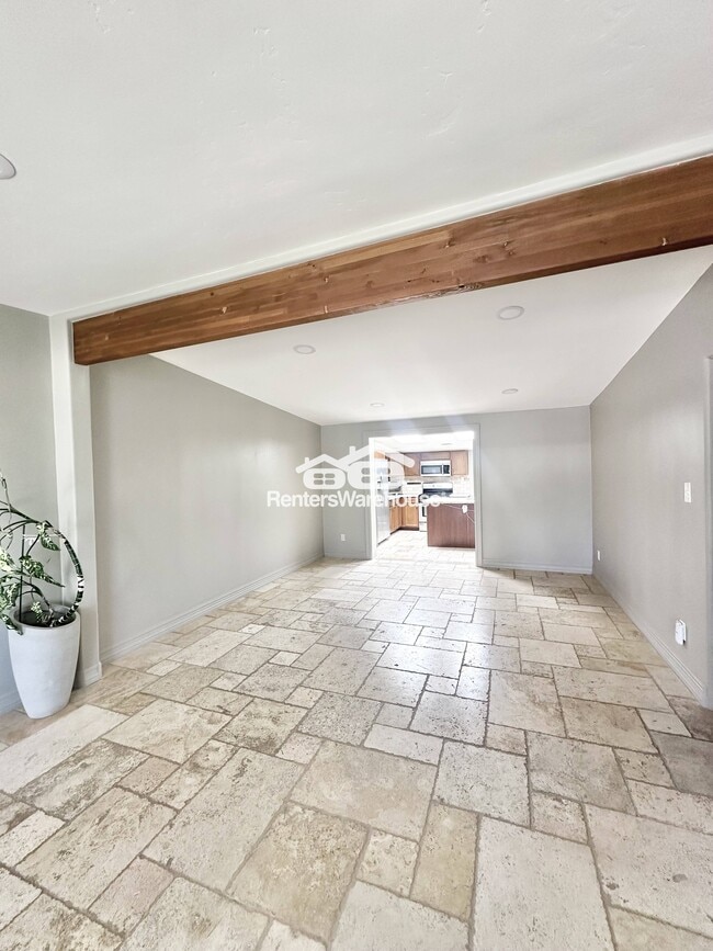 Building Photo - 4707 E Montecito Ave
