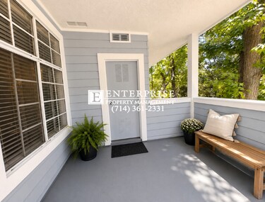Foto del edificio - Bright & Airy 1BD/1BA Condo in Gated Community | Private Porch, Pool & Gym