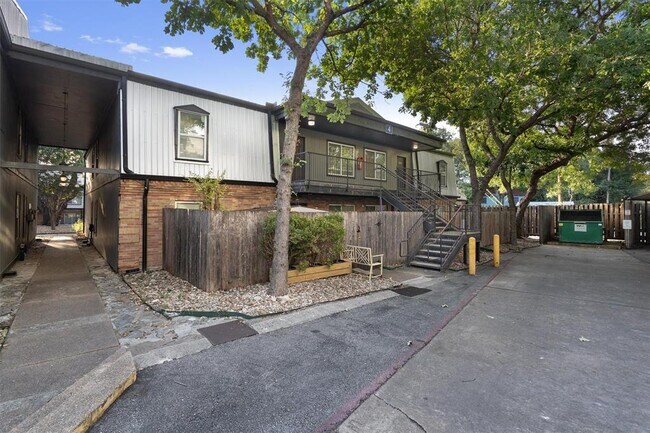 Building Photo - 2020 S Congress Ave