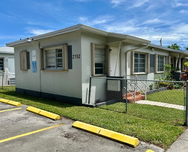 Building Photo - 2152 SW 14th Ter