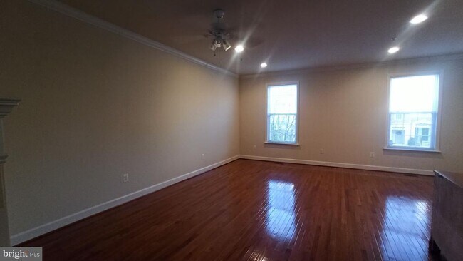 Building Photo - 561 Odendhal Ave