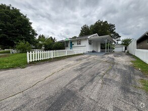 Building Photo - 833 S Link Ave