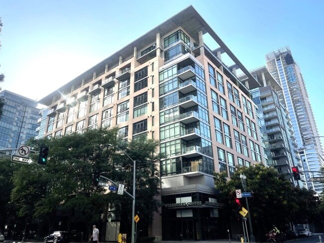 Luxury bldg - 1111 S Grand Ave