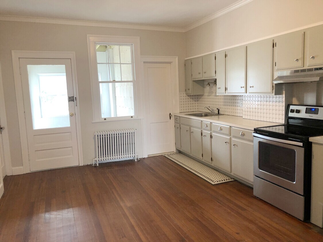 Kitchen - 268 Church St