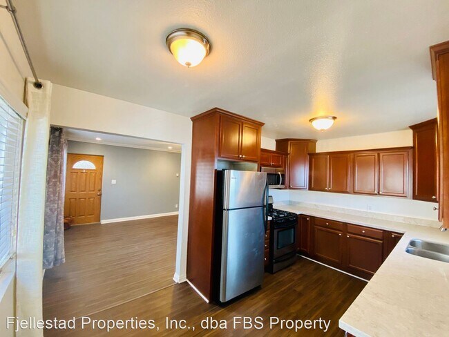 Building Photo - 2 br, 1 bath House - 2029 1/2 Oliver Avenue