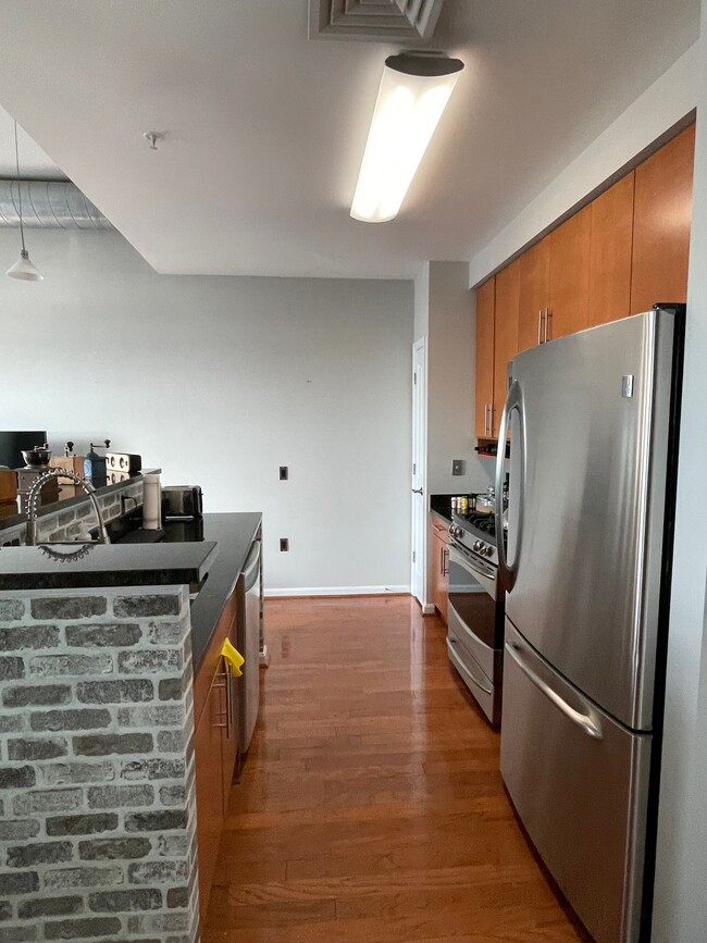 Building Photo - 1390 Kenyon St NW