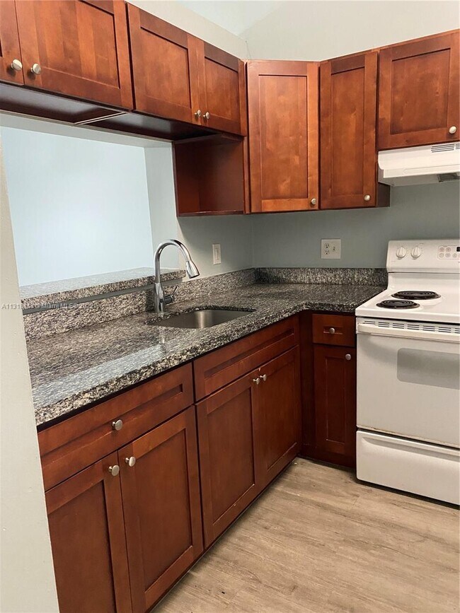Foto del edificio - 2457 NW 56th Ave  4-205 Lauderhill Fl 33313
