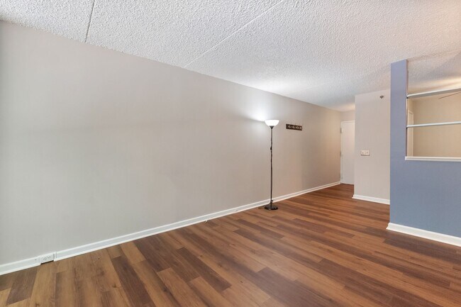 Foto del edificio - 5911 Edsall Rd