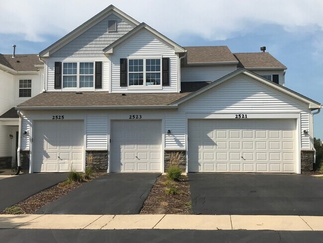 Building Photo - 2521 Oneida Ln