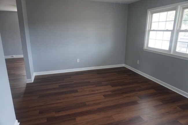 Building Photo - 207 Berry Ct