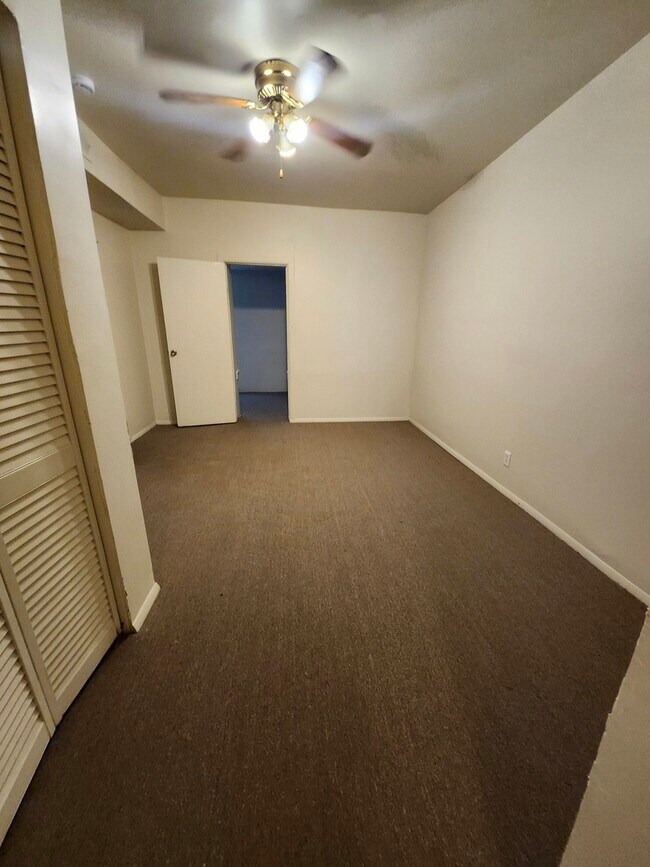 Foto del edificio - 6730 S Clyde Ave