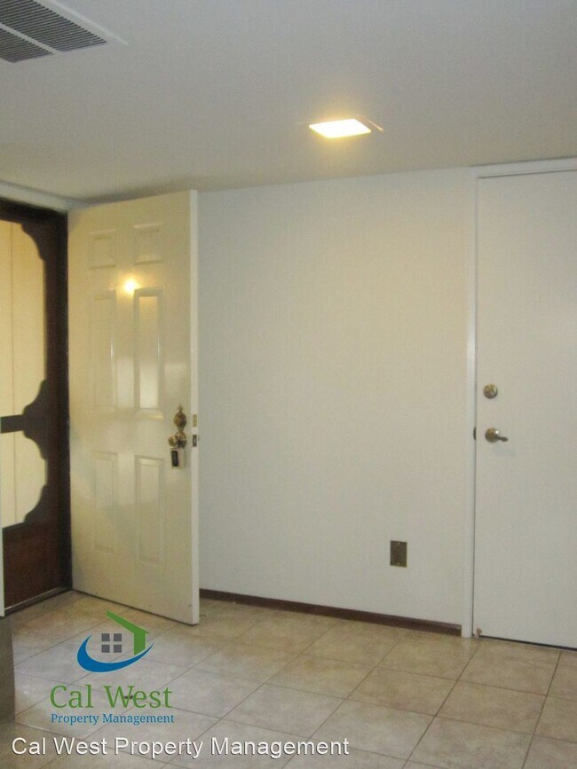 Building Photo - 4 br, 2.5 bath House - 748 Danforth Terrace