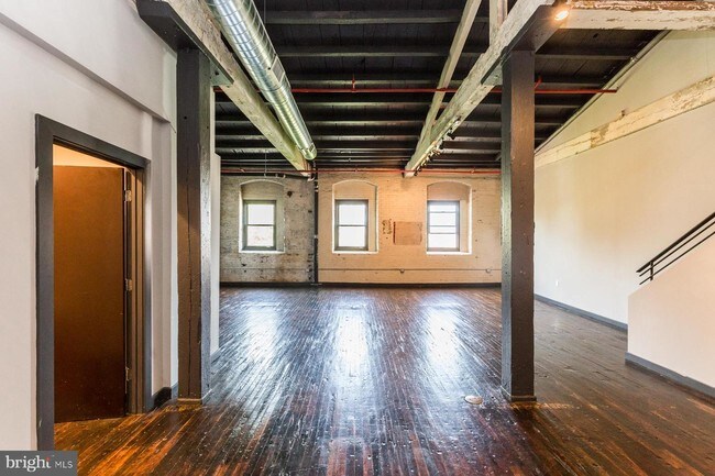 Building Photo - 1813 N Howard St
