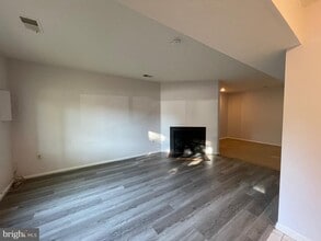 Building Photo - 7233 Mill Creek Ct