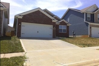 Building Photo - 2321 Foster Dr