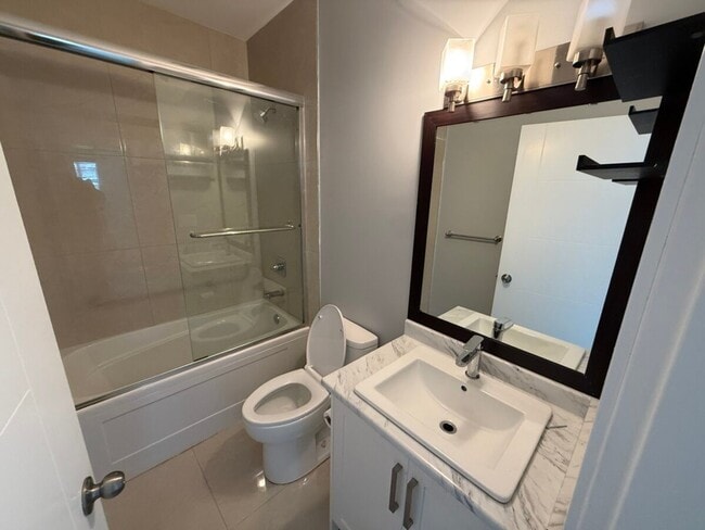 Building Photo - Matsqui Ground-Level Suite
