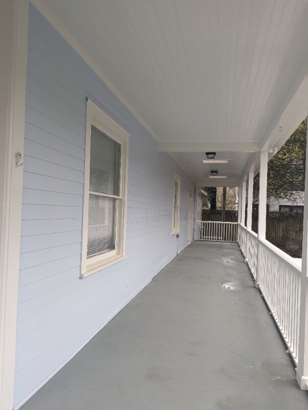 Building Photo - 214 E 40th St