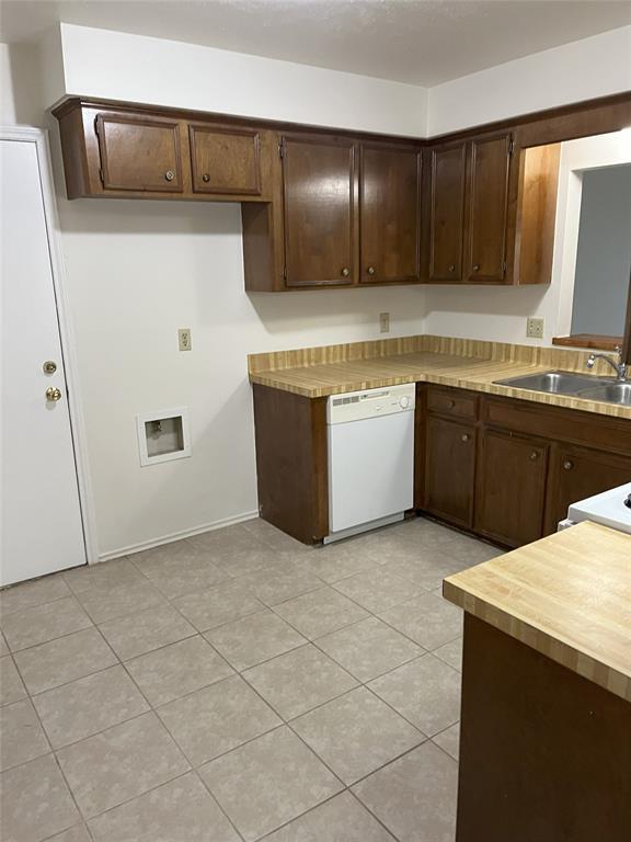 Building Photo - 26 Summer Crest Cir