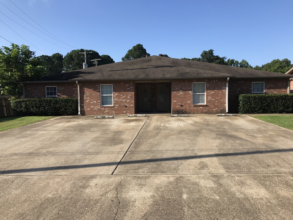 Primary Photo - 1014 Sapphire St