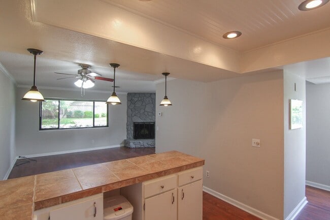 Building Photo - $500 MOVE IN SPECIAL OFF FIRST MONTHS RENT
