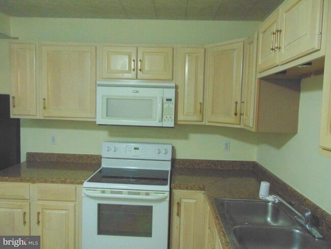 Building Photo - 10 Strode Ave