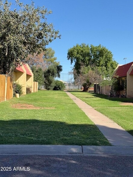 Photo - 3311 W Golden Ln Townhome