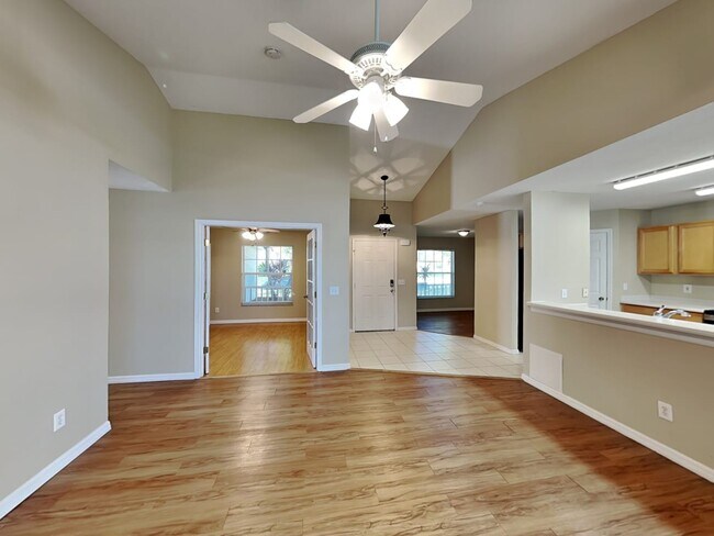 Foto del edificio - 4248 Kingsfield Dr