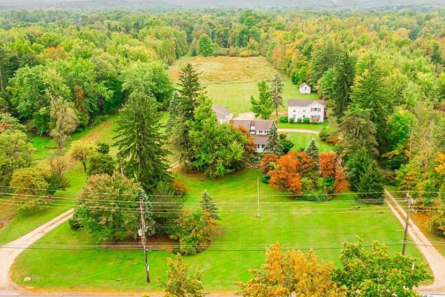 Foto del edificio - 9475 Mayfield Rd