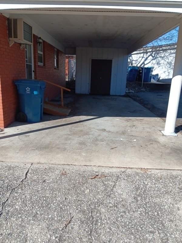 Building Photo - 936 St Louis Rd