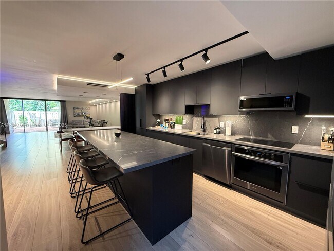 Foto del edificio - 20554 NE 6th Ct