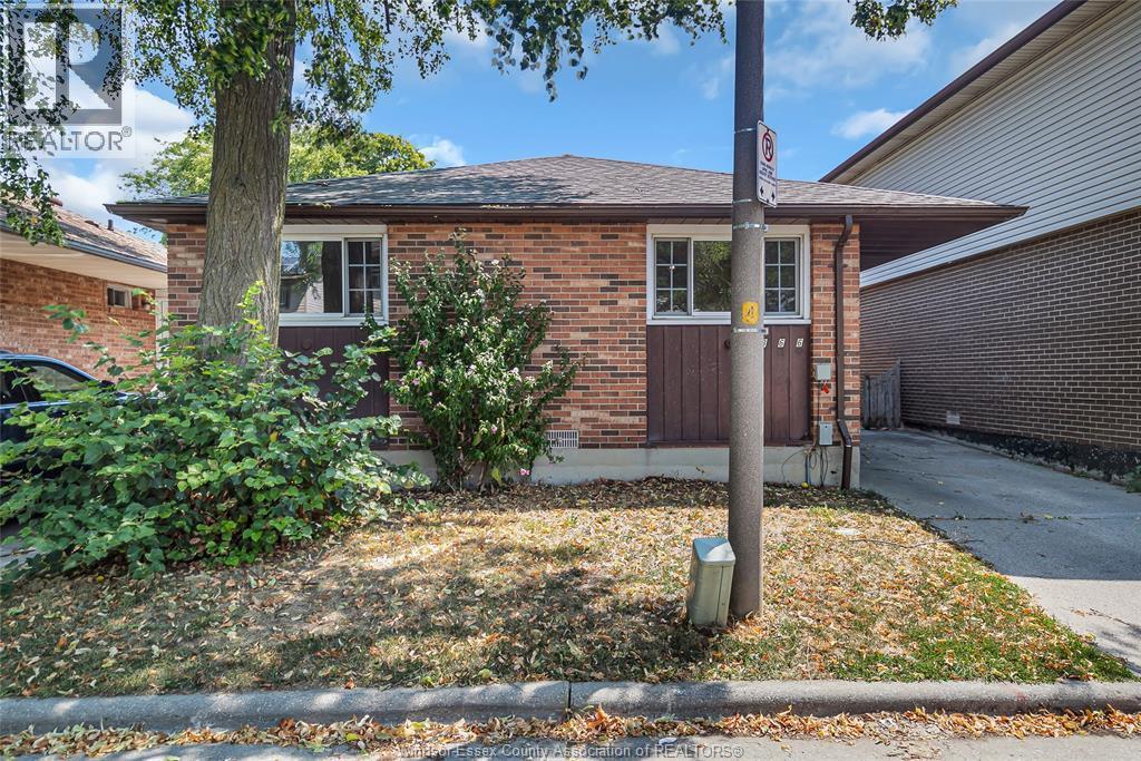 Photo principale - 1366 Bayswater Crescent