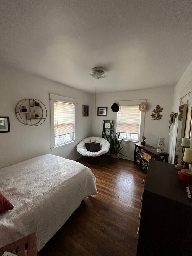 Foto del edificio - 2671 E 128th St