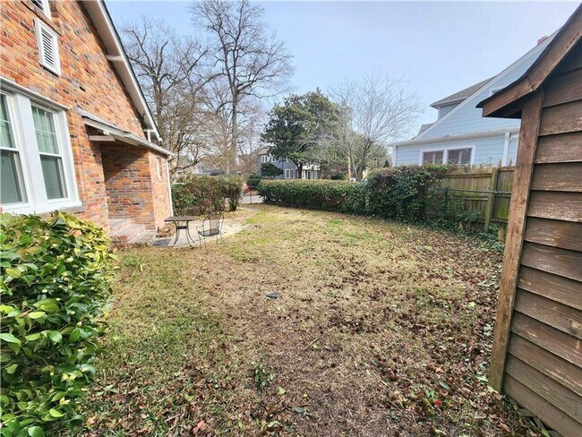 Foto del edificio - Gorgeous Gem on Corner Lot in Ghent!