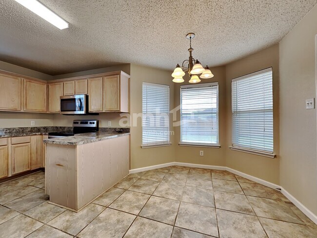 Building Photo - 955 Aaron Dr