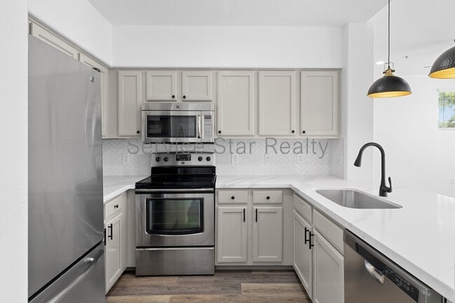 Building Photo - 20100 N 78th Pl