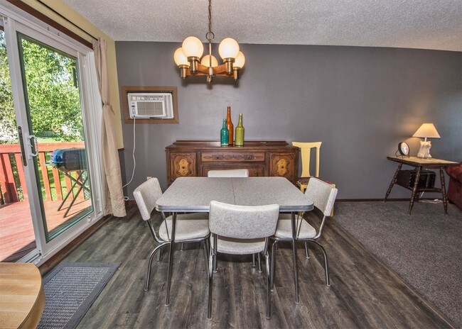 Building Photo - 2915 Heatherwood Cir S