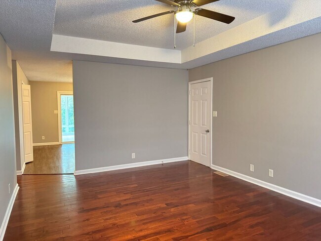 Building Photo - Awesome Ranch near Exit 1! 3bed/2bath with...