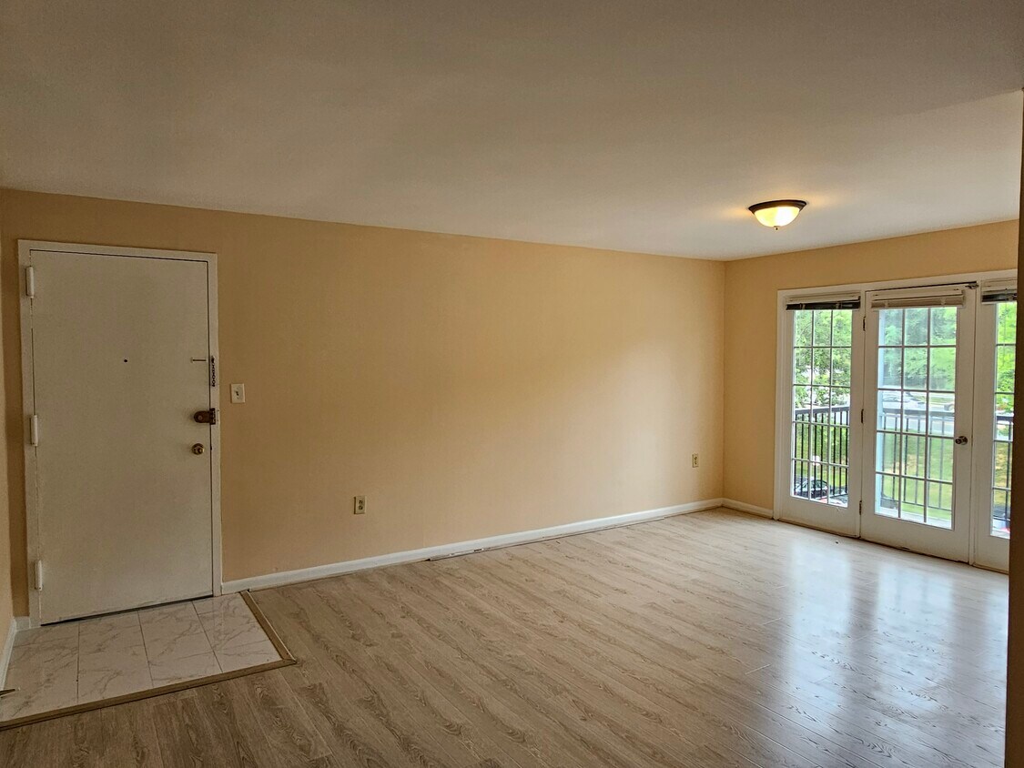 Foto principal - 9447 Fairfax Blvd