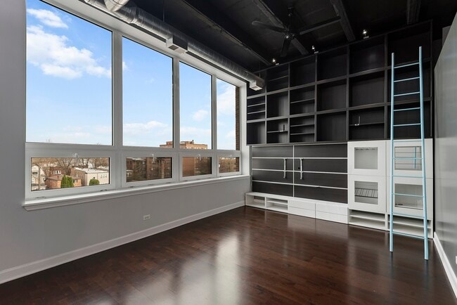 Building Photo - 4131 W Belmont Ave